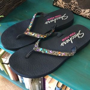 Skechers yoga foam jeweled navy flip flops